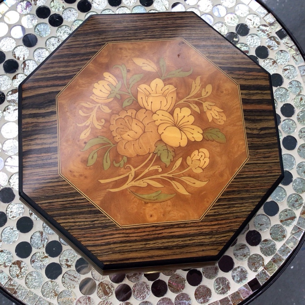 Reuge Music USA Tigerwood and Floral Marquetry/Sorrentine Inlay Music Box